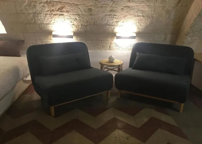 Flos דירה בארי